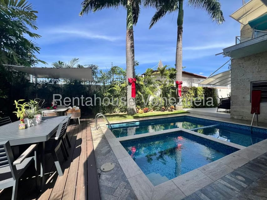 Casa (Multipes Niveles) en Venta en Santa Paula, Distrito Metropolitano - 34