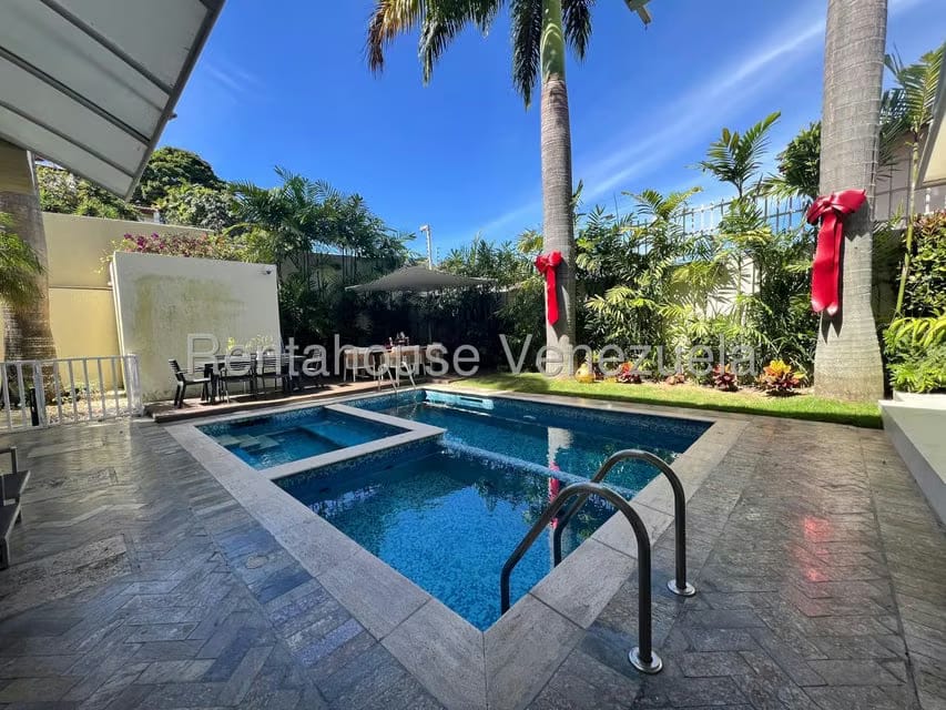 Casa (Multipes Niveles) en Venta en Santa Paula, Distrito Metropolitano - 35