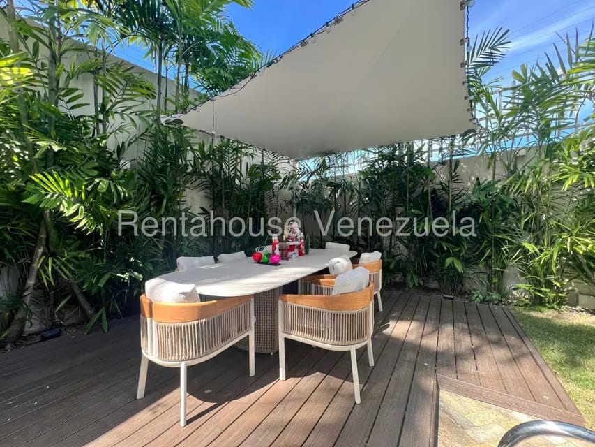 Casa (Multipes Niveles) en Venta en Santa Paula, Distrito Metropolitano - 37