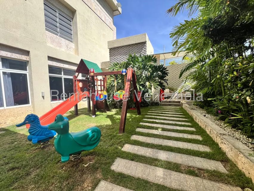 Casa (Multipes Niveles) en Venta en Santa Paula, Distrito Metropolitano - 42