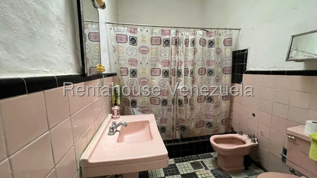 Casa (Colonial) en Venta en Petare, Distrito Metropolitano - 34