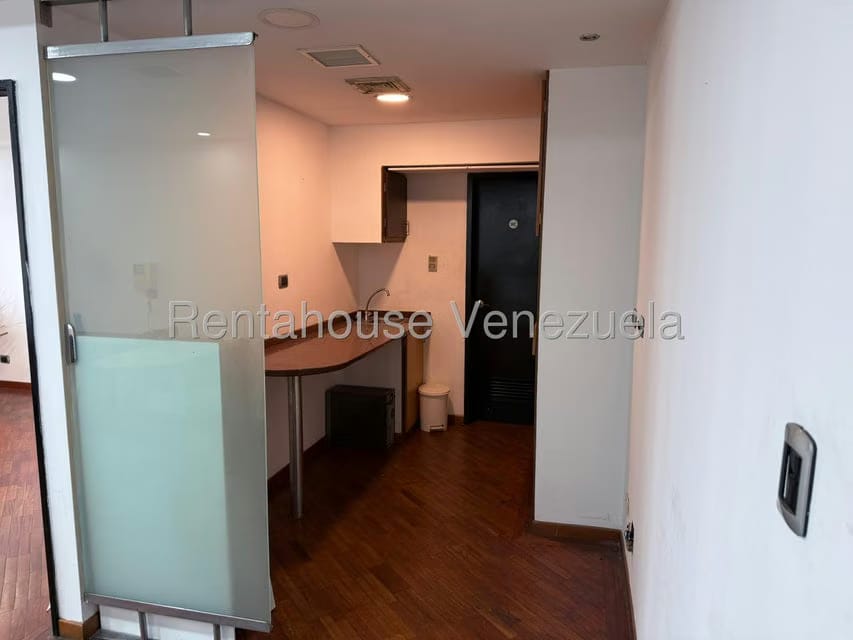 Comercial (Oficina) en Alquiler en Colinas de Bello Monte, Distrito Metropolitano - 14