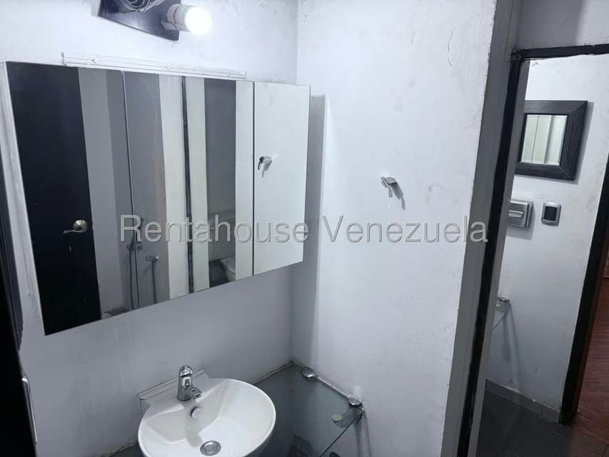 Comercial (Oficina) en Alquiler en Colinas de Bello Monte, Distrito Metropolitano - 16