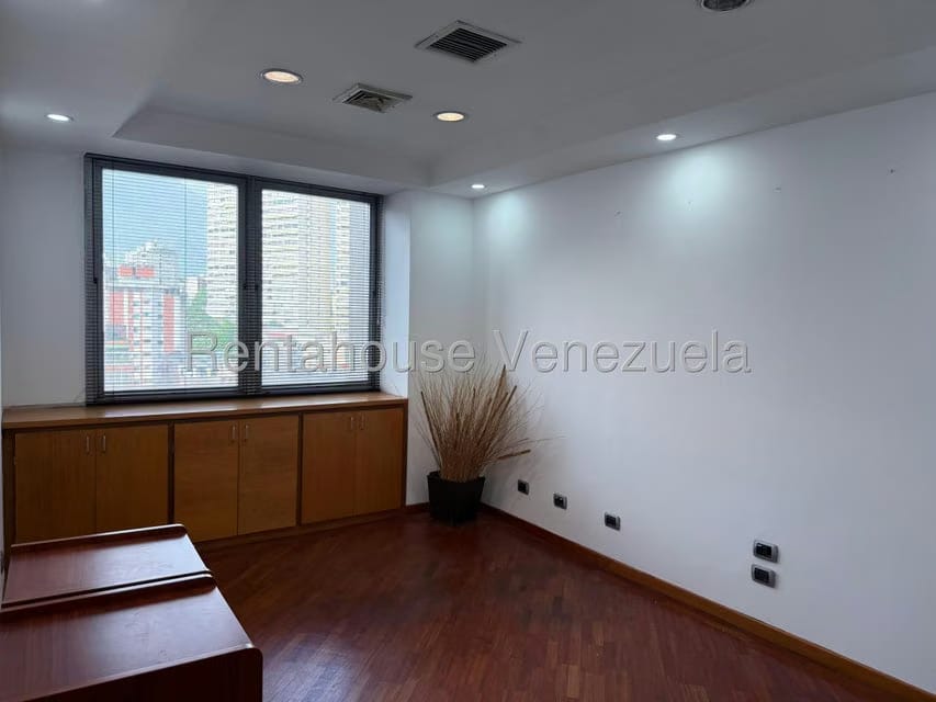 Comercial (Oficina) en Alquiler en Colinas de Bello Monte, Distrito Metropolitano - 9