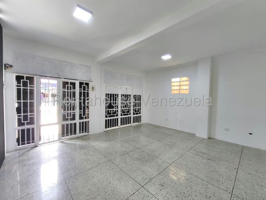 Comercial (Local Comercial) en Alquiler en Centro, Aragua - 4