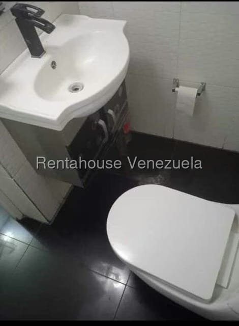 Comercial (Local Comercial) en Venta en Parroquia Catedral, Distrito Metropolitano - 13