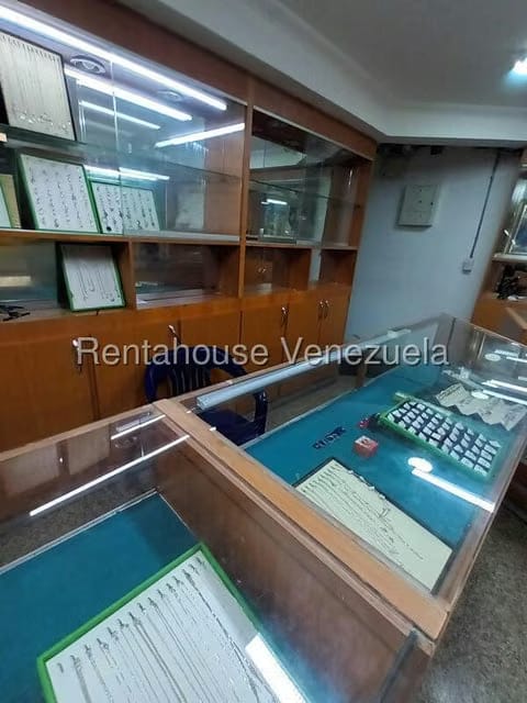Comercial (Local Comercial) en Venta en Parroquia Catedral, Distrito Metropolitano - 5