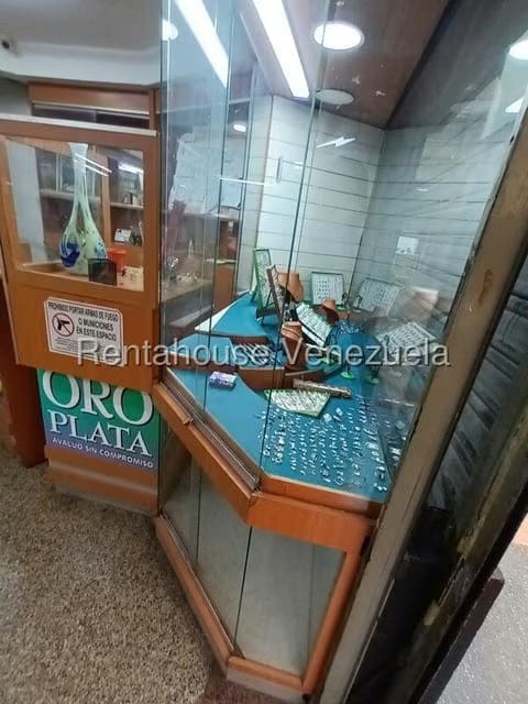 Comercial (Local Comercial) en Venta en Parroquia Catedral, Distrito Metropolitano - 7