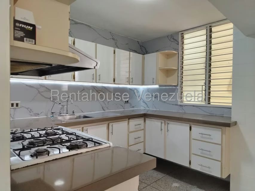 Apartamento (1 Nivel) en Alquiler en Centro, Lara - 13