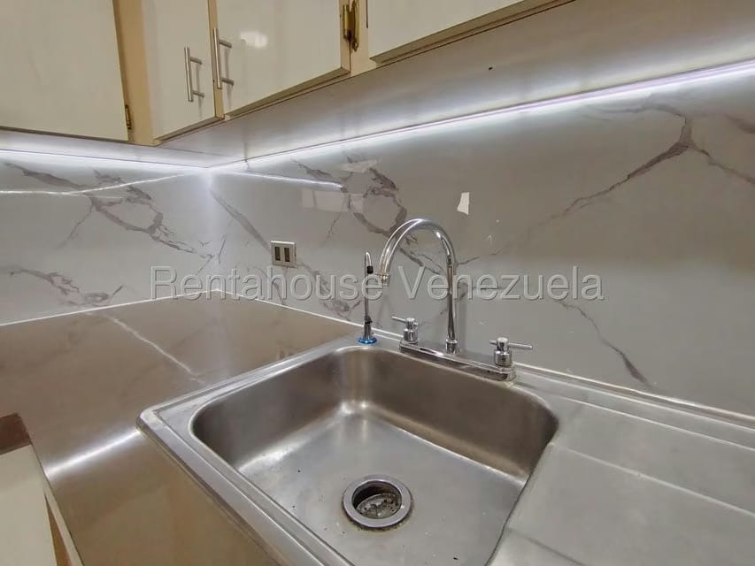 Apartamento (1 Nivel) en Alquiler en Centro, Lara - 16