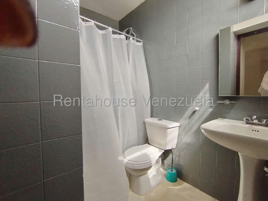 Apartamento (1 Nivel) en Alquiler en Centro, Lara - 21