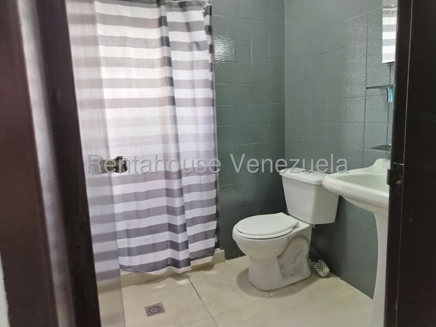 Apartamento (1 Nivel) en Alquiler en Centro, Lara - 26
