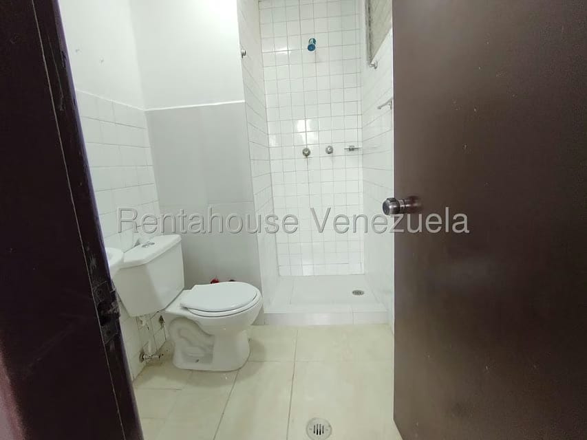 Apartamento (1 Nivel) en Alquiler en Centro, Lara - 30
