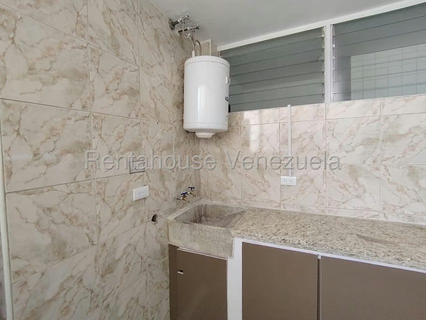 Apartamento (1 Nivel) en Alquiler en Centro, Lara - 33