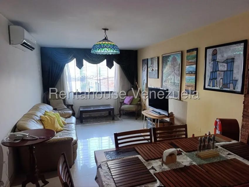 Casa (Duplex) en Venta en La Esmeralda, Carabobo - 2