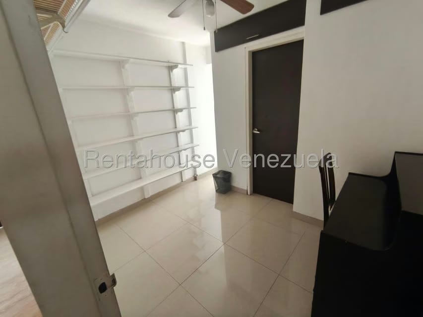 Apartamento (1 Nivel) en Alquiler en Macaracuay, Distrito Metropolitano - 13