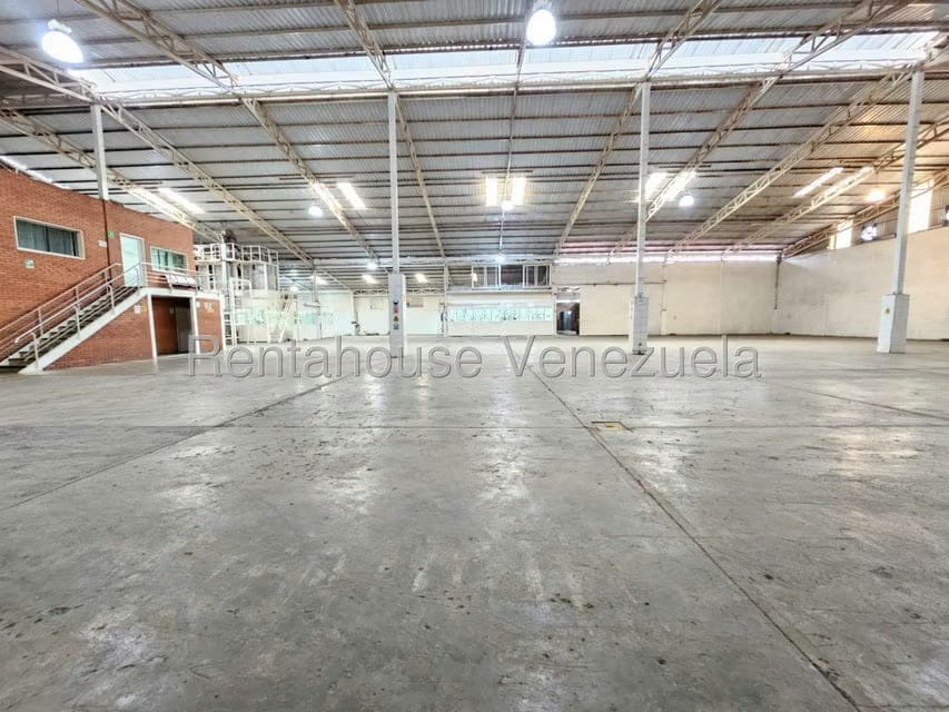 Comercial (Local Comercial) en Venta en San Joaquin de Turmero, Aragua - 2