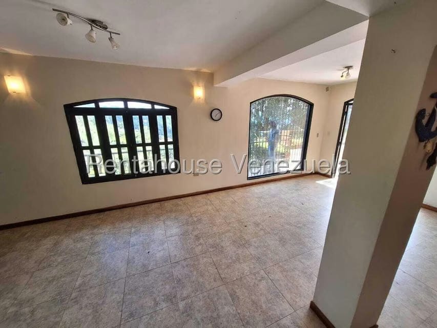 Casa (Duplex) en Venta en Cerro Alto, Miranda - 16