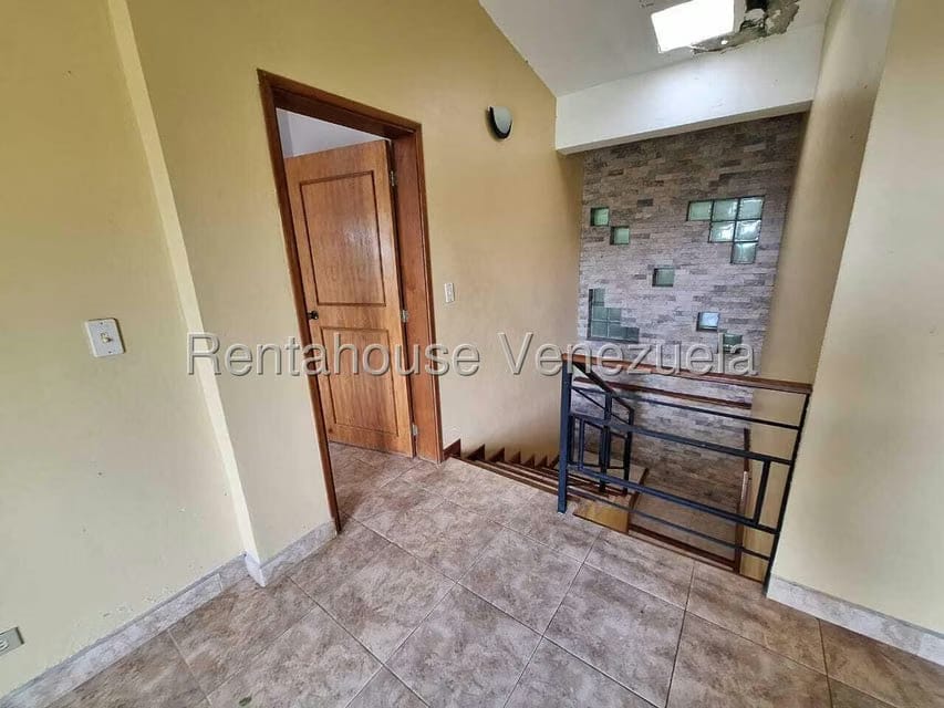 Casa (Duplex) en Venta en Cerro Alto, Miranda - 22