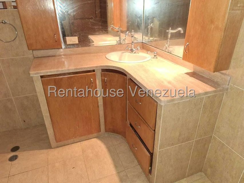 Casa (Duplex) en Venta en Cerro Alto, Miranda - 26