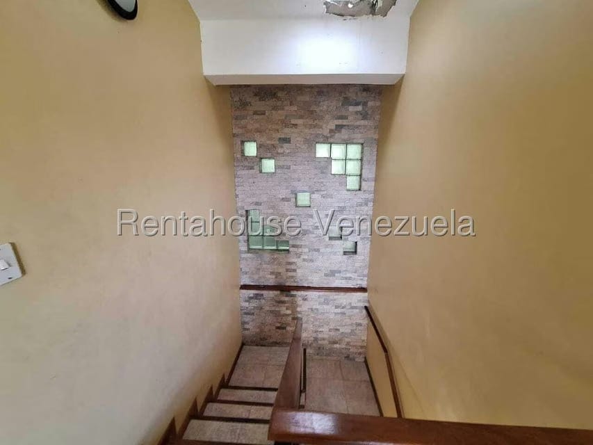 Casa (Duplex) en Venta en Cerro Alto, Miranda - 34