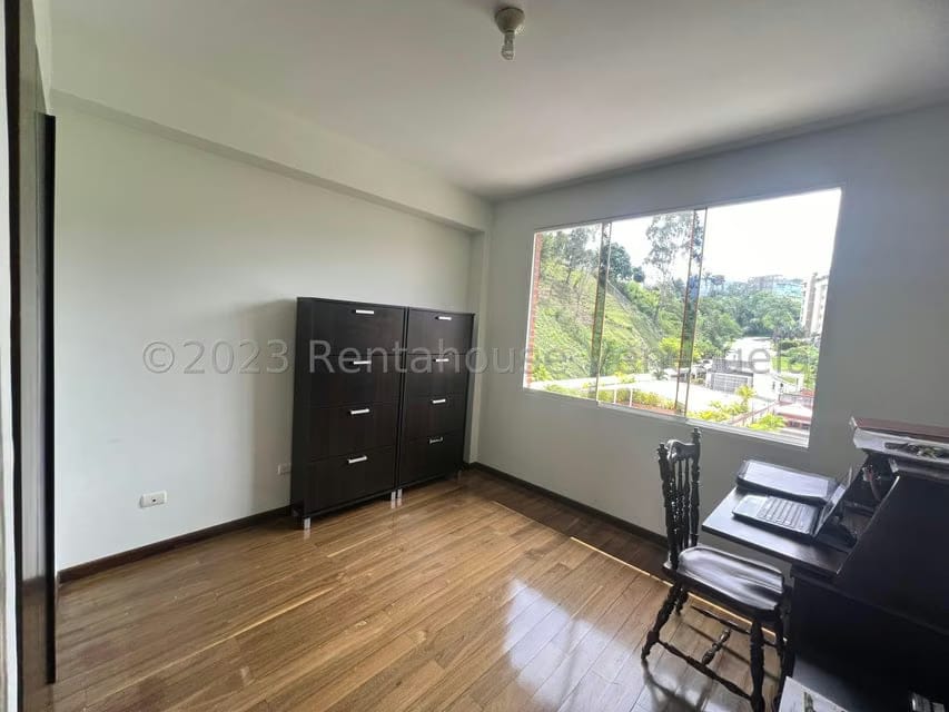 Apartamento (1 Nivel) en Alquiler en Lomas del Sol, Distrito Metropolitano - 24