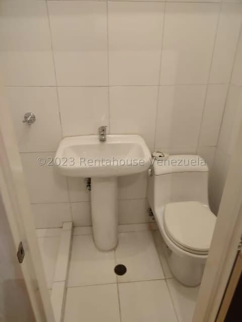 Apartamento (1 Nivel) en Alquiler en Lomas del Sol, Distrito Metropolitano - 36