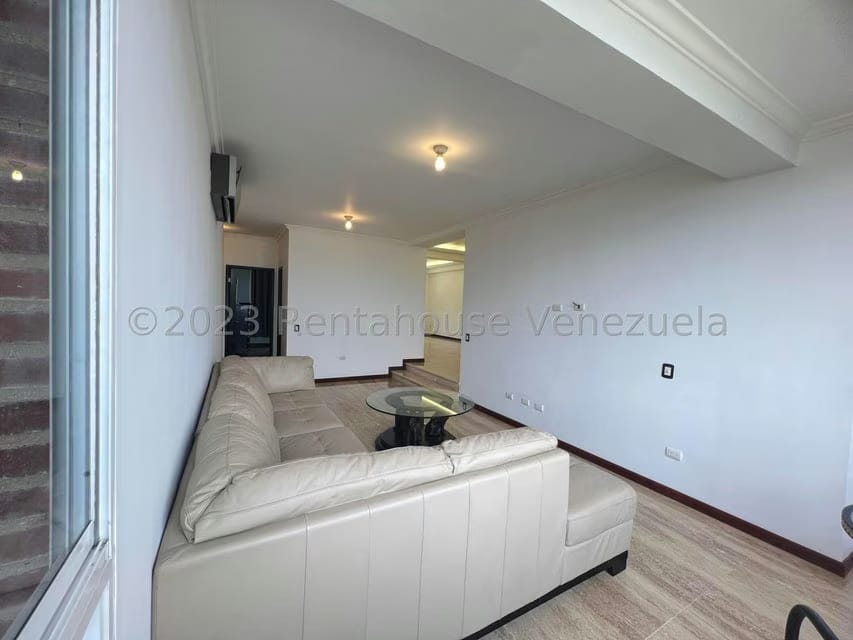 Apartamento (1 Nivel) en Alquiler en Lomas del Sol, Distrito Metropolitano - 7