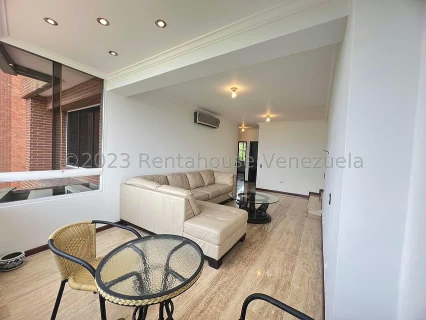 Apartamento (1 Nivel) en Alquiler en Lomas del Sol, Distrito Metropolitano - 8