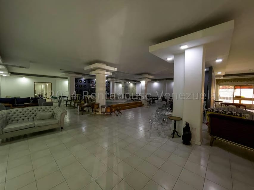 Comercial (Local Comercial) en Alquiler en La Yaguara, Distrito Metropolitano - 2