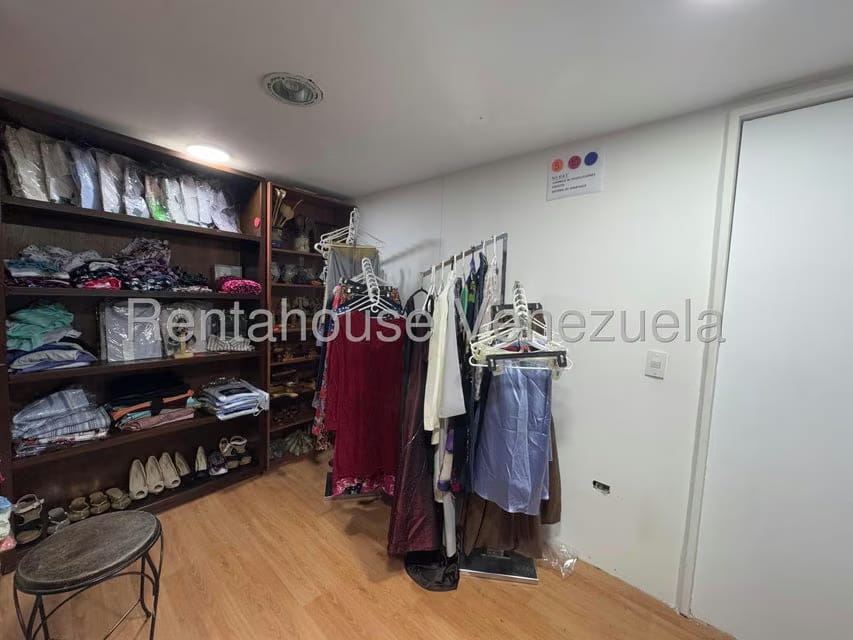 Comercial (Local Comercial) en Venta en Prados del Este, Distrito Metropolitano - 26
