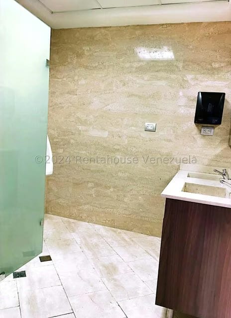 Comercial (Local Comercial) en Venta en El Rosal, Distrito Metropolitano - 12