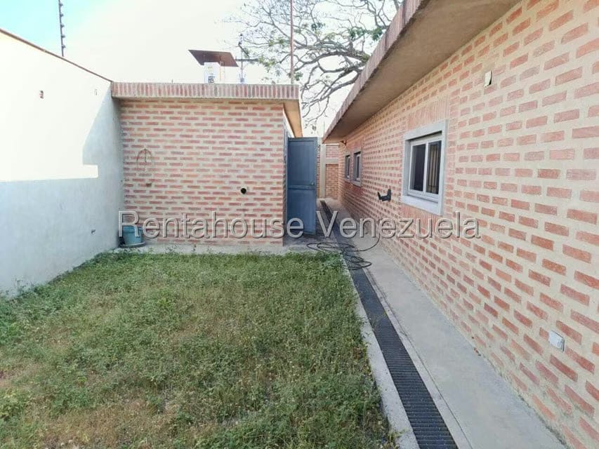 Casa (1 Nivel) en Venta en Barbula, Carabobo - 28