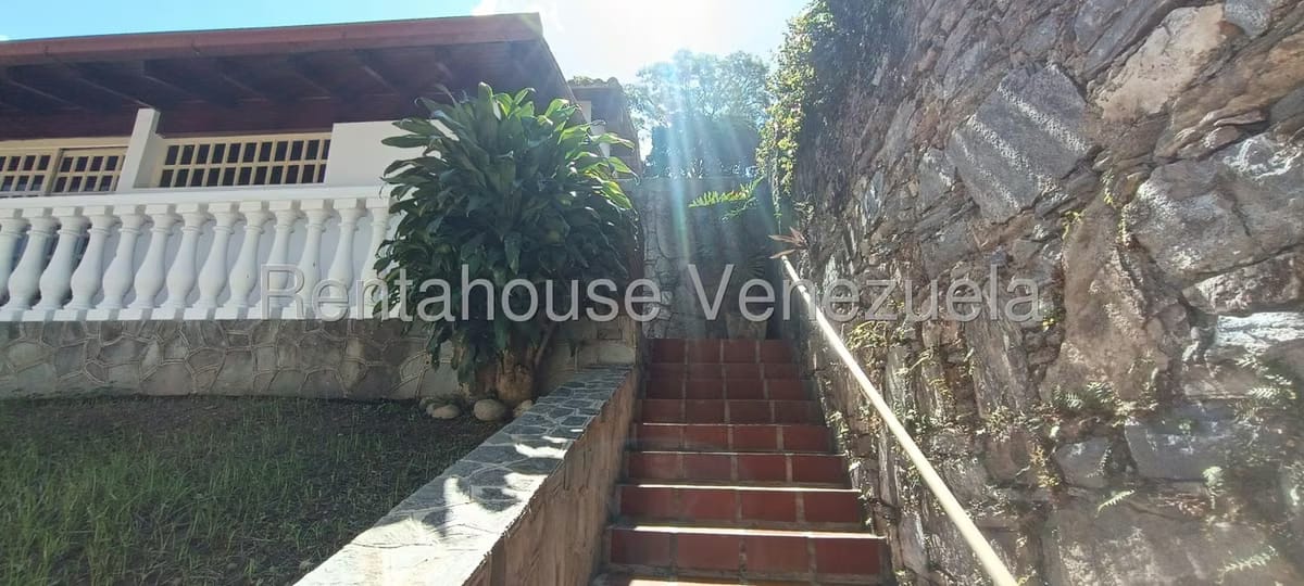 Casa (Multipes Niveles) en Venta en Prados del Este, Distrito Metropolitano - 2