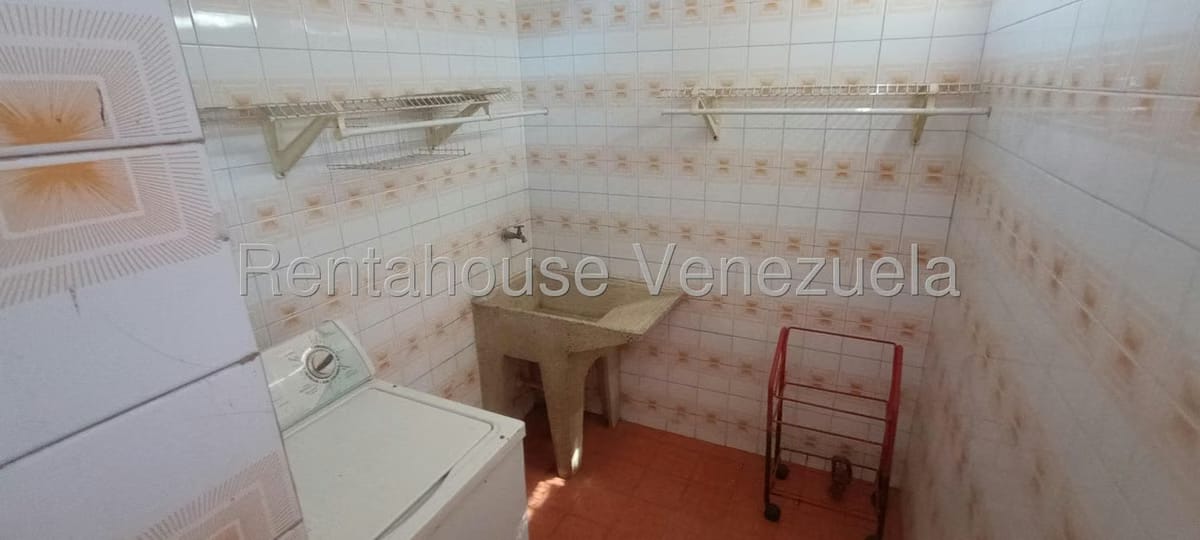 Casa (Multipes Niveles) en Venta en Prados del Este, Distrito Metropolitano - 42