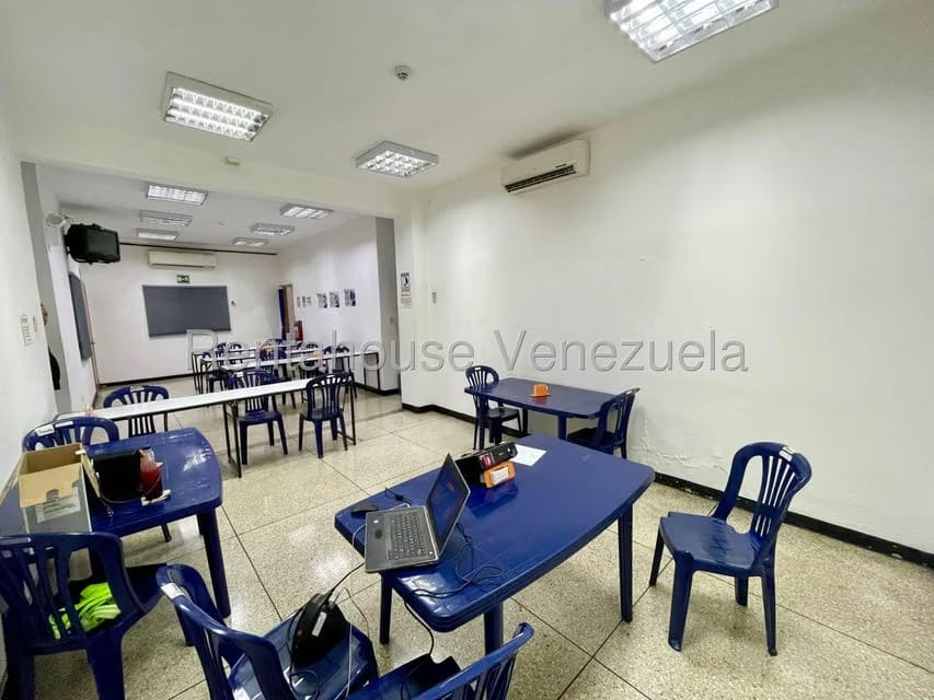 Comercial (Local Comercial) en Venta en Parroquia Concepcion, Lara - 24