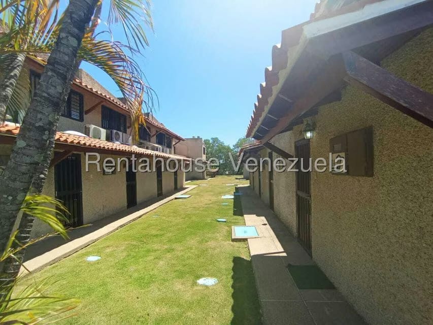 Townhouse (Duplex) en Venta en Agua Sal, Miranda - 2