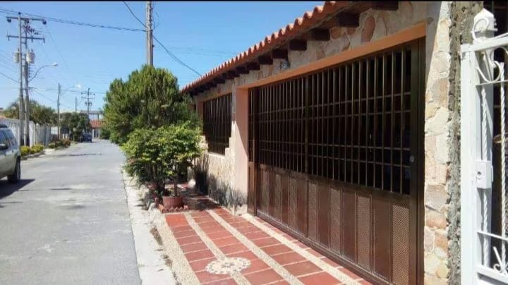 Vendo Casa en Cumana, Estafo Sucre. urb privado - 2