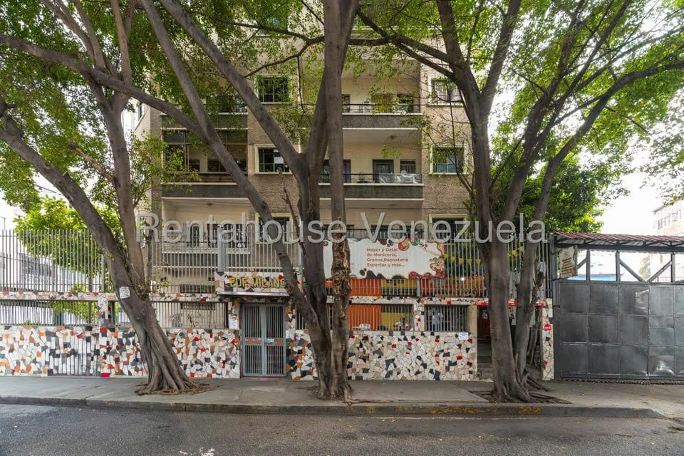 Comercial (Local Comercial) en Venta en Parroquia San Jose, Distrito Metropolitano - 3