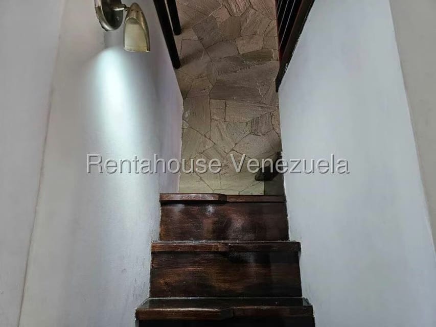 Casa (Multipes Niveles) en Venta en Lomas de La Lagunita, Distrito Metropolitano - 23