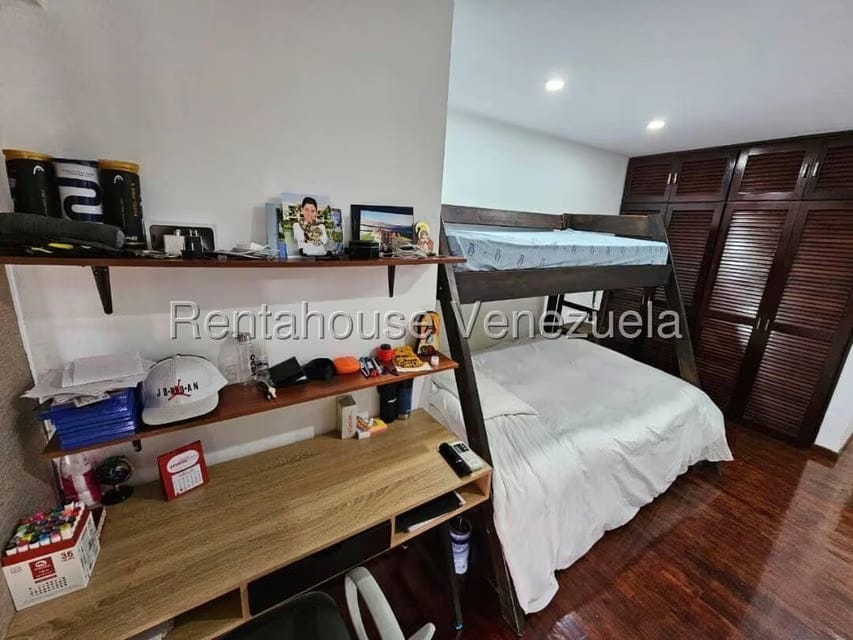 Casa (Multipes Niveles) en Venta en Lomas de La Lagunita, Distrito Metropolitano - 36