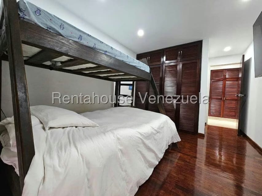 Casa (Multipes Niveles) en Venta en Lomas de La Lagunita, Distrito Metropolitano - 37