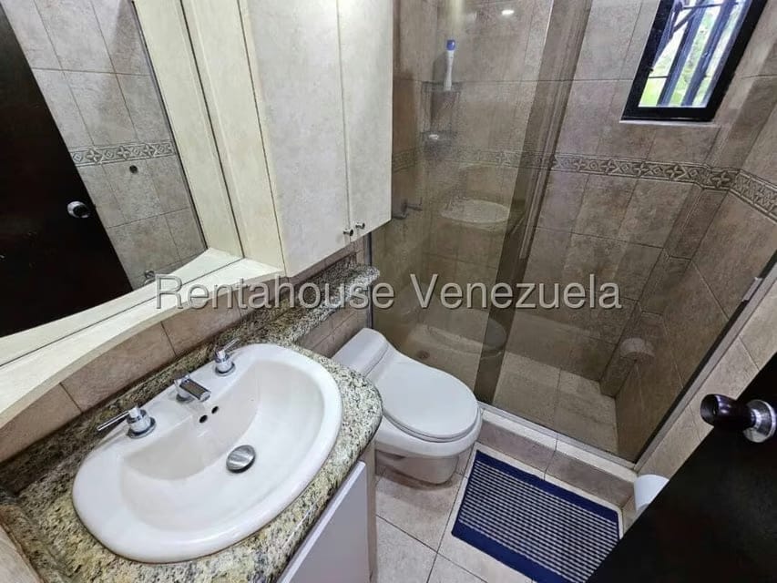 Casa (Multipes Niveles) en Venta en Lomas de La Lagunita, Distrito Metropolitano - 40