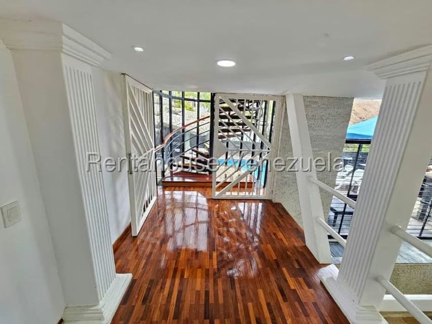 Casa (Multipes Niveles) en Venta en Lomas de La Lagunita, Distrito Metropolitano - 45