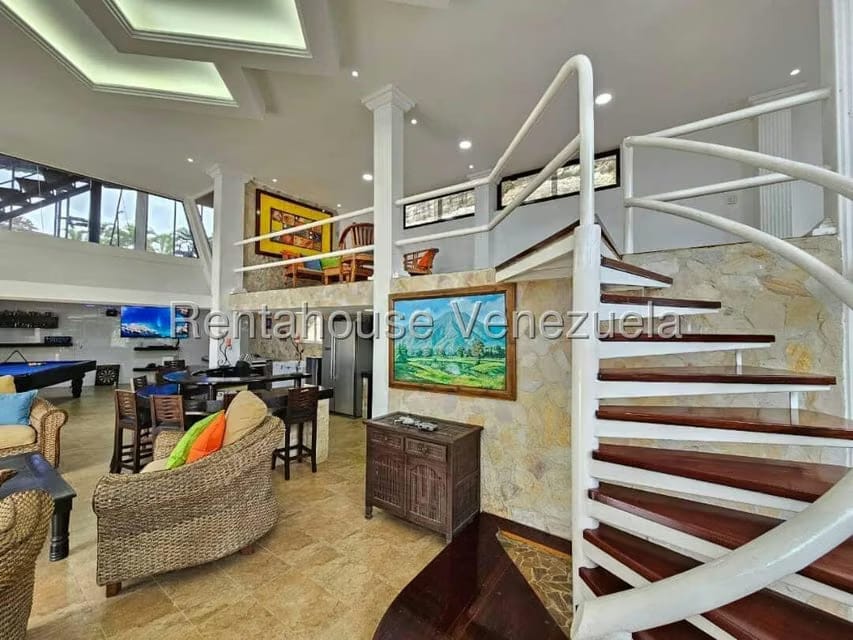 Casa (Multipes Niveles) en Venta en Lomas de La Lagunita, Distrito Metropolitano - 47