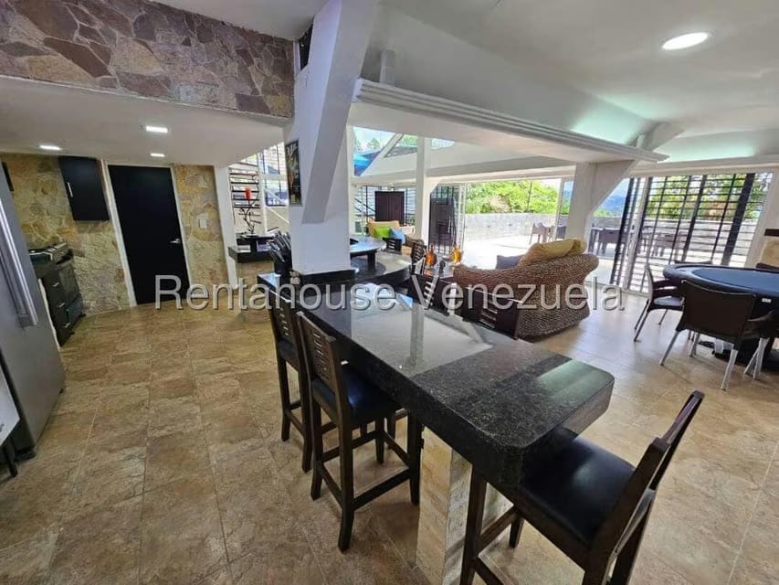 Casa (Multipes Niveles) en Venta en Lomas de La Lagunita, Distrito Metropolitano - 55