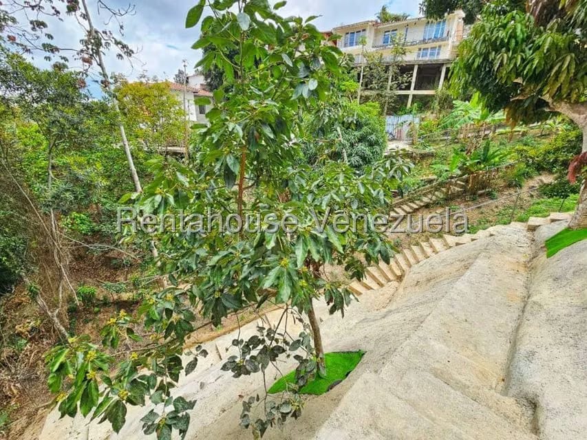 Casa (Multipes Niveles) en Venta en Lomas de La Lagunita, Distrito Metropolitano - 60