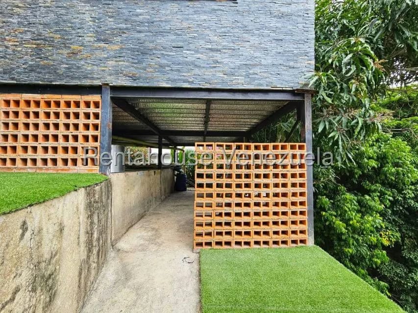 Casa (Multipes Niveles) en Venta en Lomas de La Lagunita, Distrito Metropolitano - 65