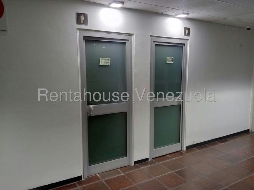 Comercial (Local Comercial) en Alquiler en Los Ruices, Distrito Metropolitano - 4