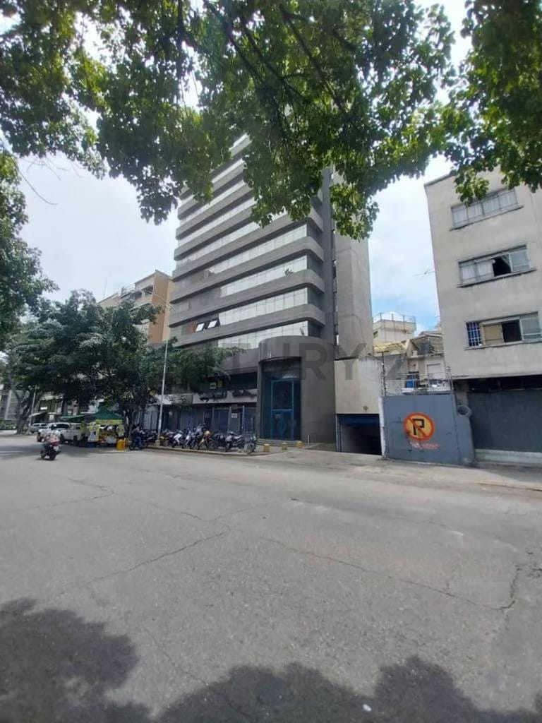 Alquiler de Consultorio Profesional al final de la Avenida Casanova